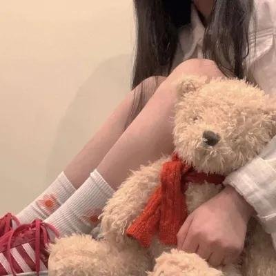 机场直击：当红小花与前任深夜同框，前后半年最新进展